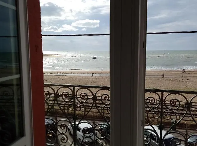 Grand Face A La Apartment *