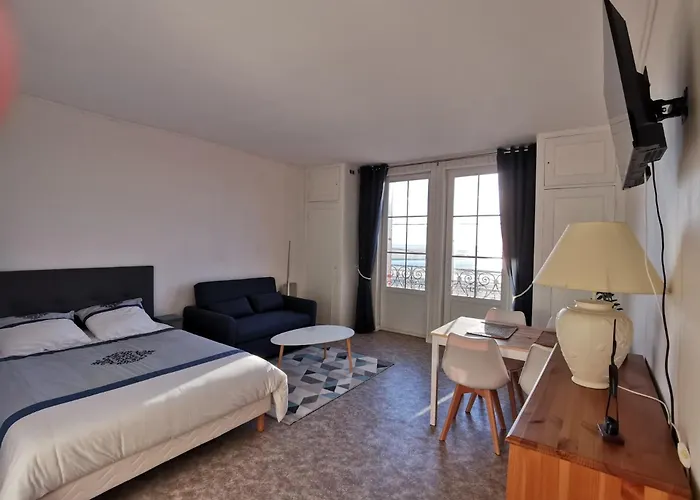 Grand Face A La Apartment