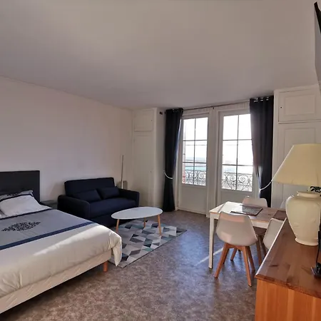 Grand Face à La Appartement